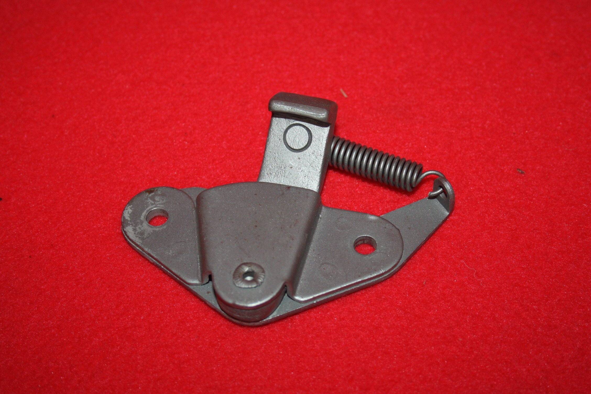 CHIUSURA COFANO POSTERIORE CON CHIAVE FIAT 1200 - 1500 - 1600 SPIDER Rear Bonnet Closure With Key