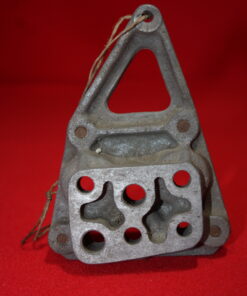 Supporto per filtro olio con prigionieri