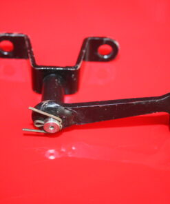 Staffa con perno e leva di rinvio completa sul supporto filtro