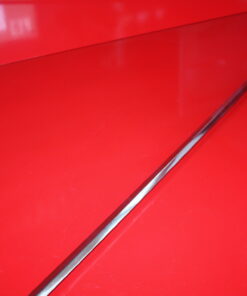 Profilato di cintura sulla porta anteriore destra e sinistra