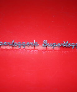 Scritta "Superleggera" sul cofano motore